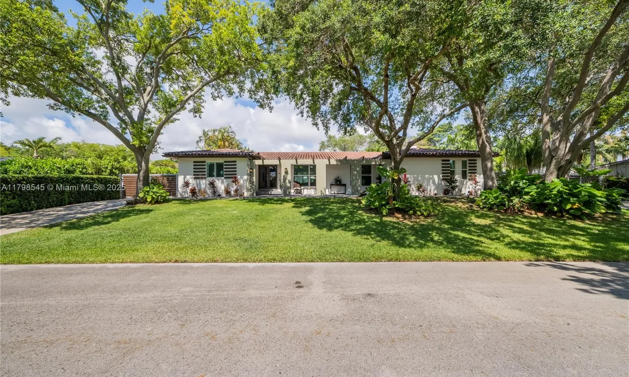 17514 SW 82nd Ct, Palmetto Bay FL 33157