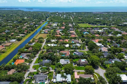 17514 SW 82nd Ct, Palmetto Bay FL 33157