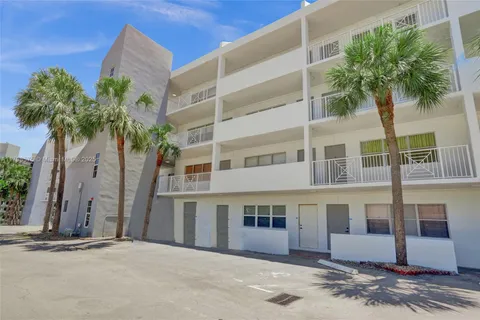 2840 NE 14th St Cswy # 408A, Pompano Beach FL 33062