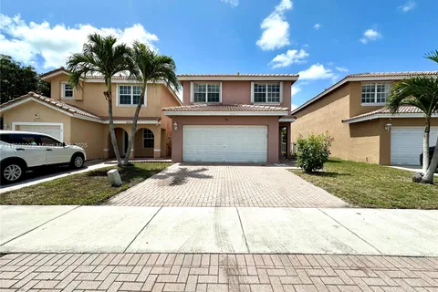 6714 NW 39th Ln, Lauderhill FL 33319
