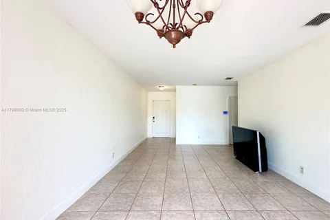 6714 NW 39th Ln, Lauderhill FL 33319