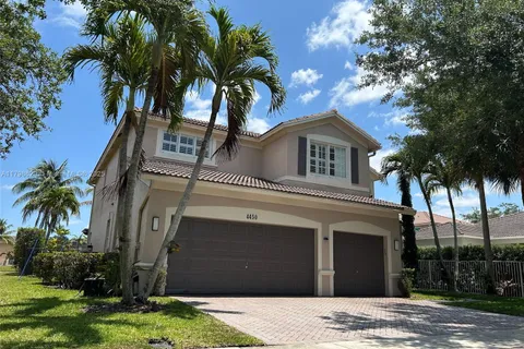 4450 Laurel Pl, Weston FL 33332