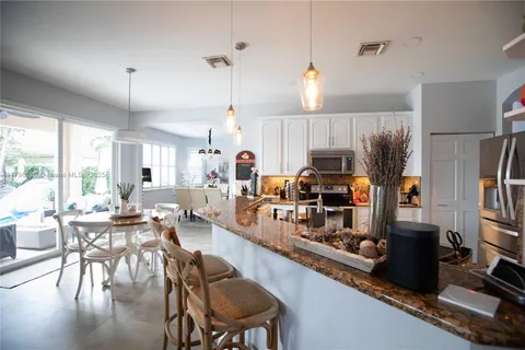 4450 Laurel Pl, Weston FL 33332