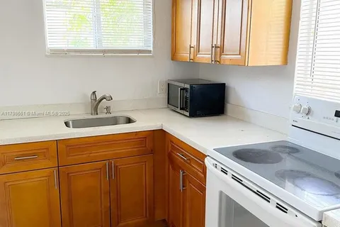 1960 SW 41st Ave # 2, Fort Lauderdale FL 33317