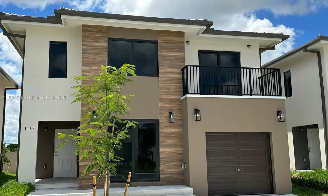 1167 NW 1st St, Florida City FL 33034