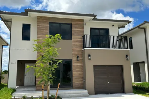1167 NW 1st St, Florida City FL 33034