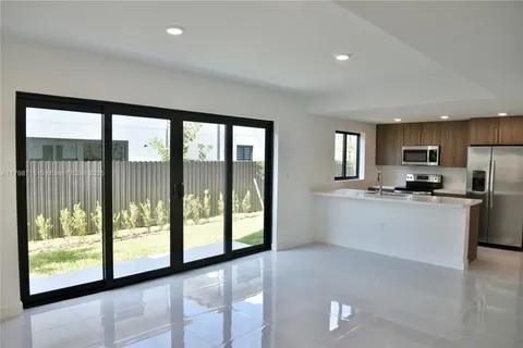 1167 NW 1st St, Florida City FL 33034