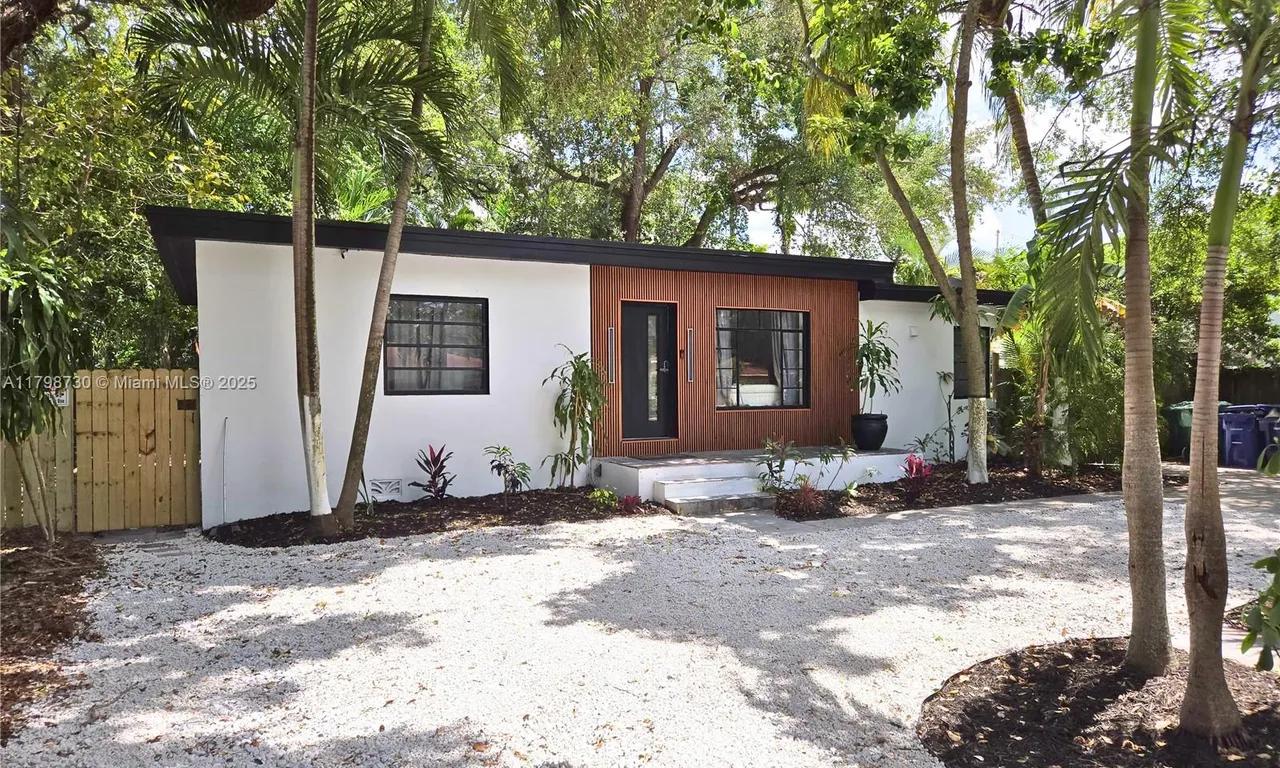 620 NE 160th St, Miami FL 33162