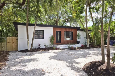 620 NE 160th St, Miami FL 33162