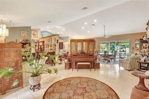 95 E Westwood Cir E, West Palm Beach FL 33411