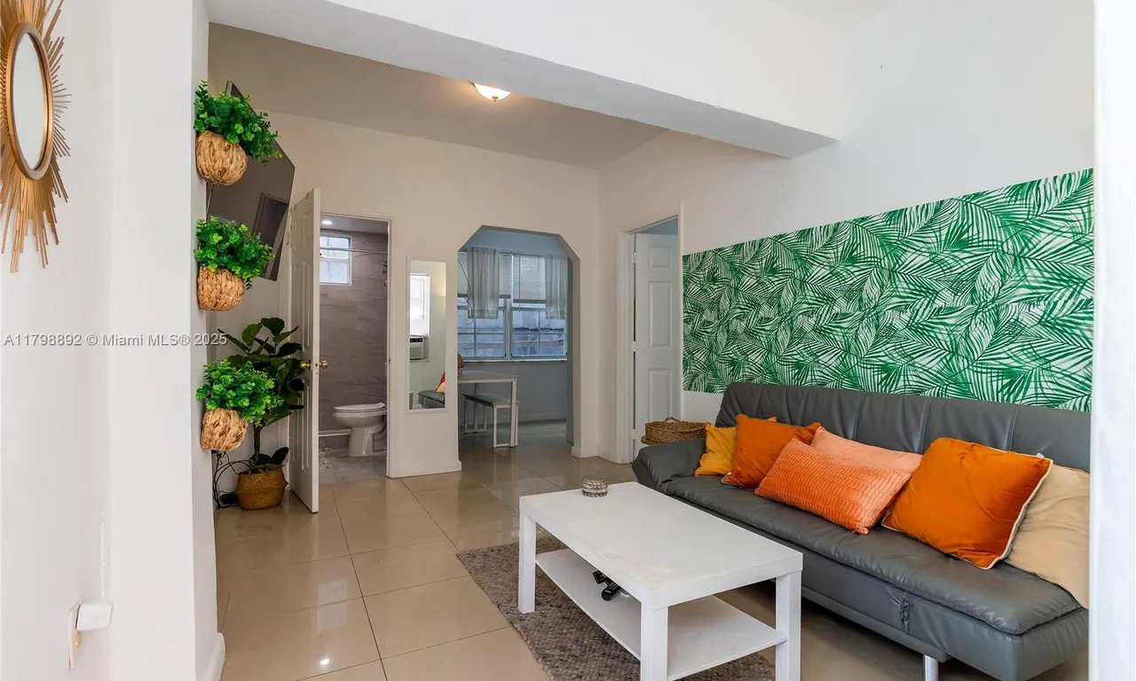 143 NE 43rd St # 6, Miami FL 33137