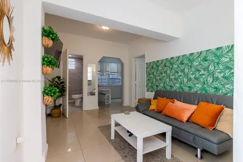 143 NE 43rd St # 6, Miami FL 33137