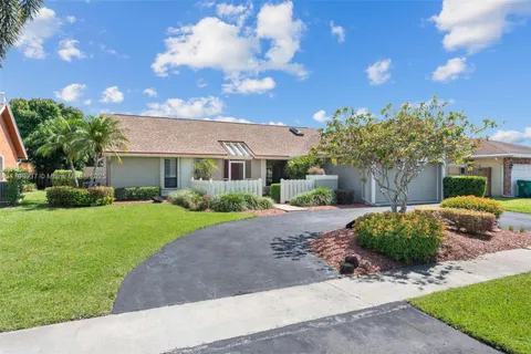 8400 NW 52nd St, Lauderhill FL 33351