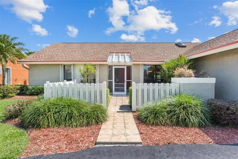 8400 NW 52nd St, Lauderhill FL 33351