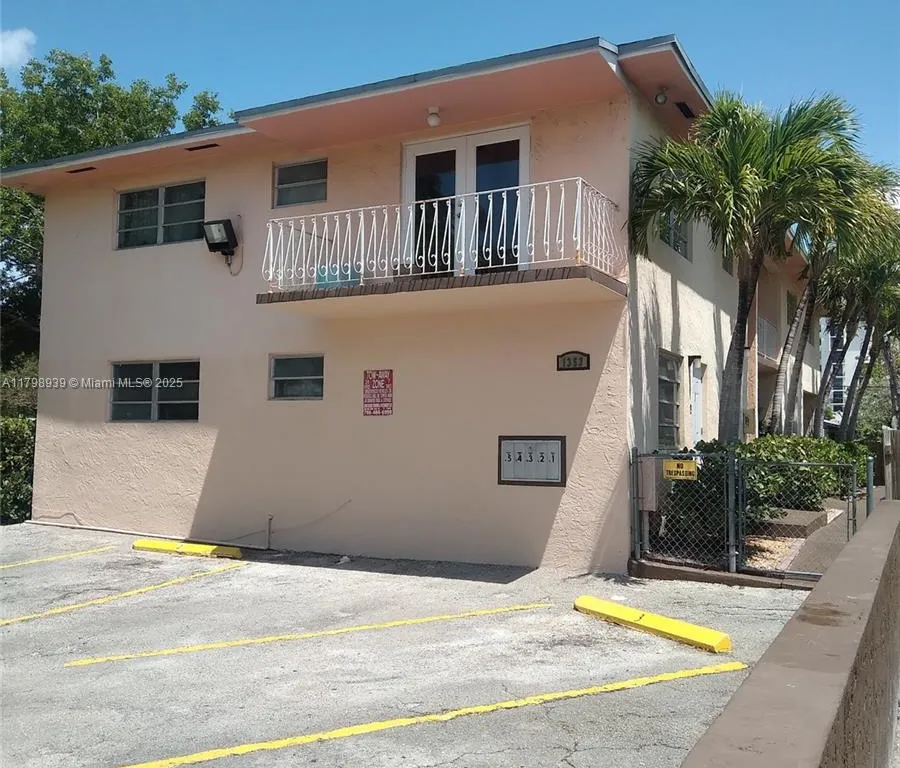 1353 NW 5 St, Miami FL 33125