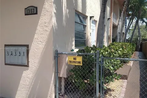 1353 NW 5 St, Miami FL 33125