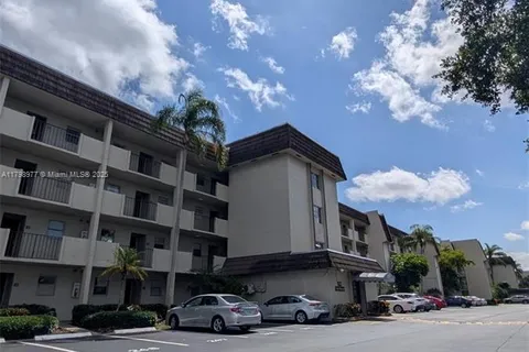 6080 NW 44th St # 305, Lauderhill FL 33319