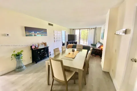3475 N Country Club Dr # 306, Aventura FL 33180
