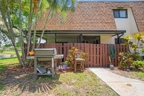 216 San Remo Blvd, North Lauderdale FL 33068
