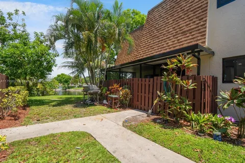 216 San Remo Blvd, North Lauderdale FL 33068