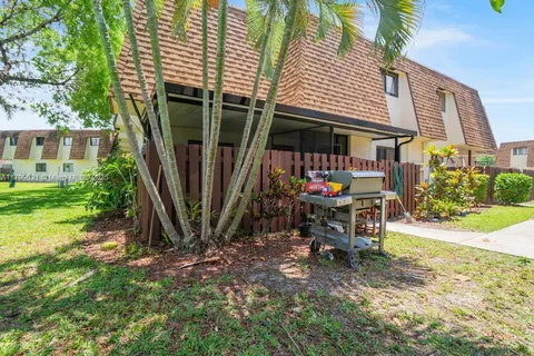 216 San Remo Blvd, North Lauderdale FL 33068