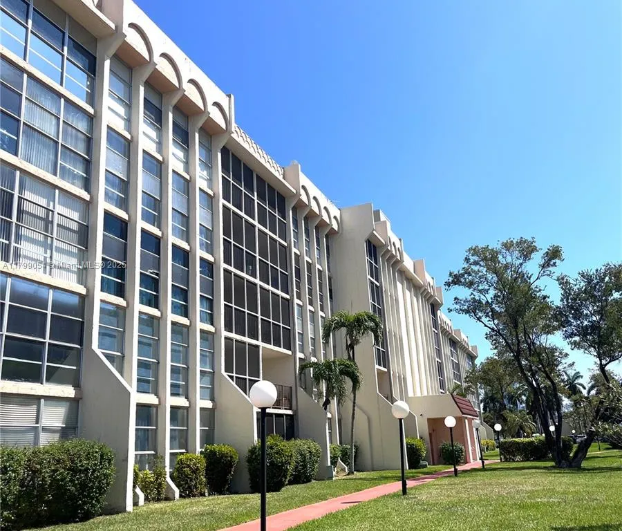 851 Three Islands Blvd # 505, Hallandale Beach FL 33009