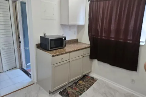 7904 SW 8th St, North Lauderdale FL 33068