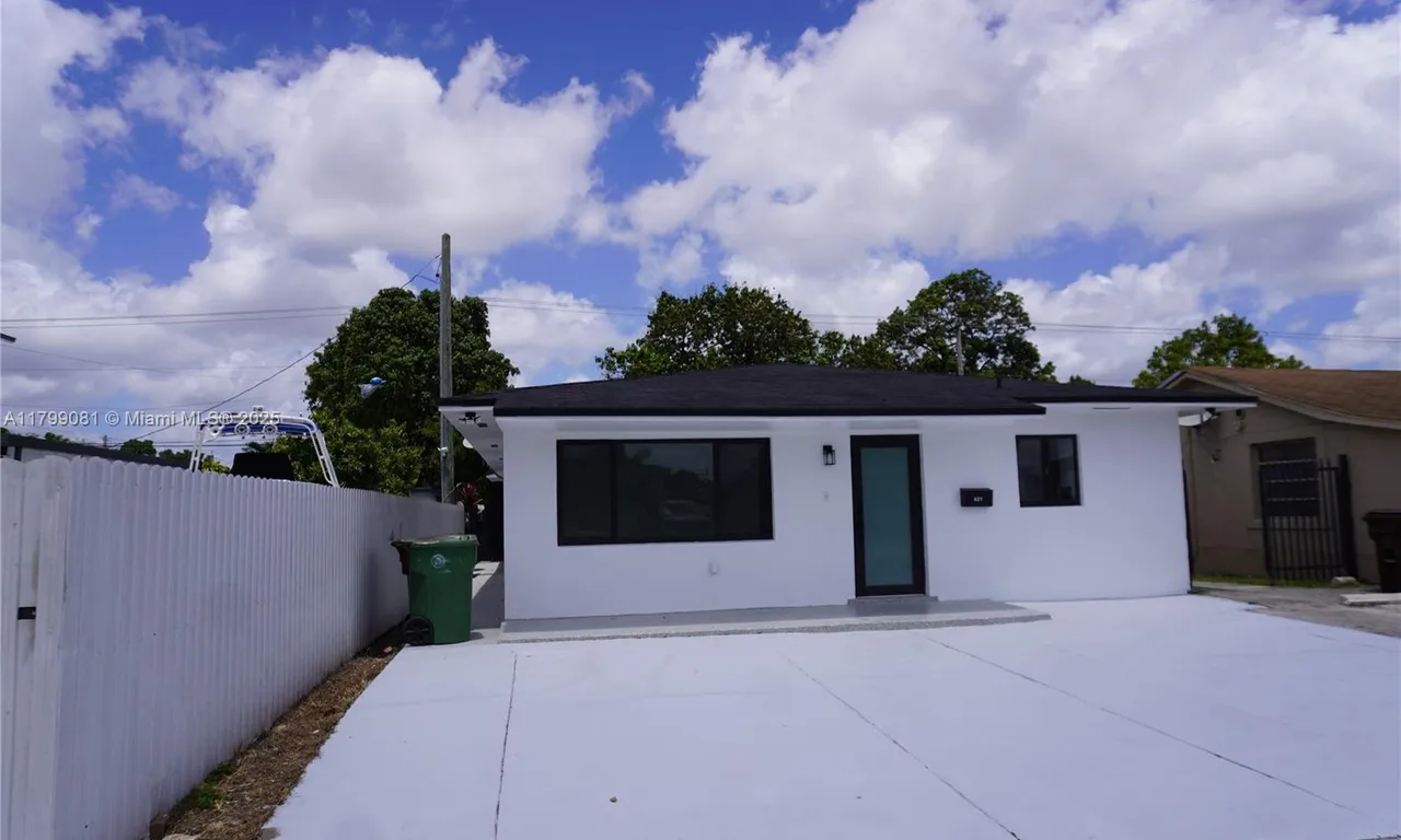 621 E 55th St, Hialeah FL 33013