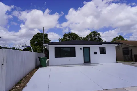 621 E 55th St, Hialeah FL 33013