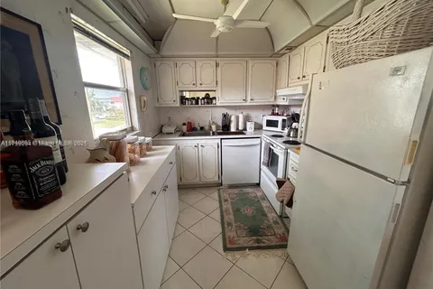 92 Saxony B # B, Delray Beach FL 33446
