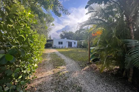 329 NW 44th St, Miami FL 33127