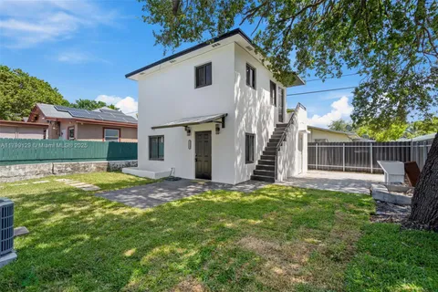 1824 NW 47th St, Miami FL 33142