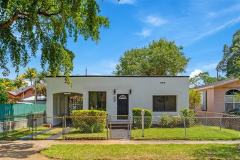 1824 NW 47th St, Miami FL 33142