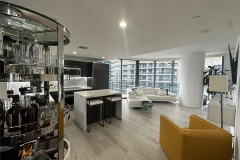45 SW 9th St # 2501, Miami FL 33130
