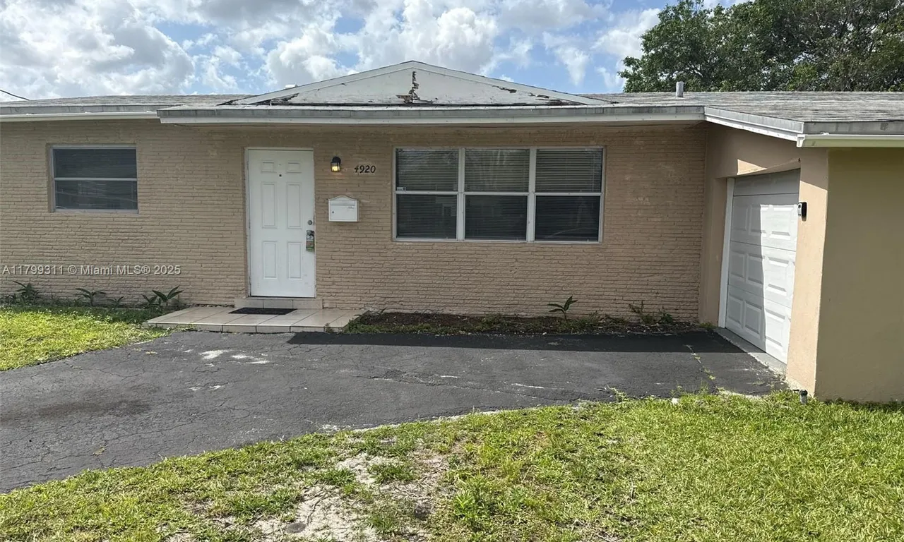 4920 NW 11th St, Lauderhill FL 33313