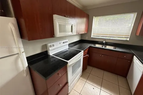 4920 NW 11th St, Lauderhill FL 33313