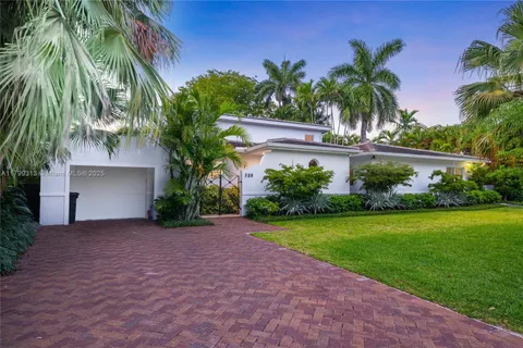 725 Vilabella Ave, Coral Gables FL 33146