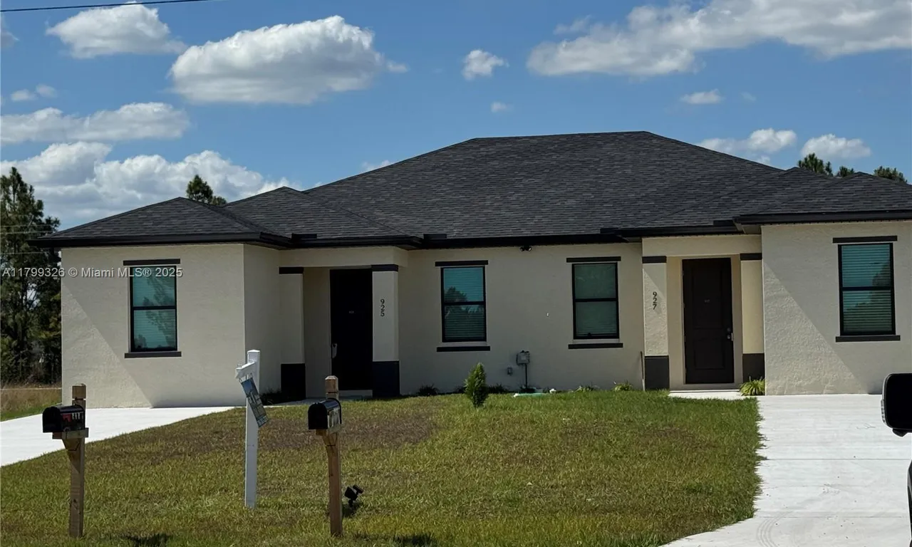 925-927 CHENAULT ST, Lehigh Acres FL 33974