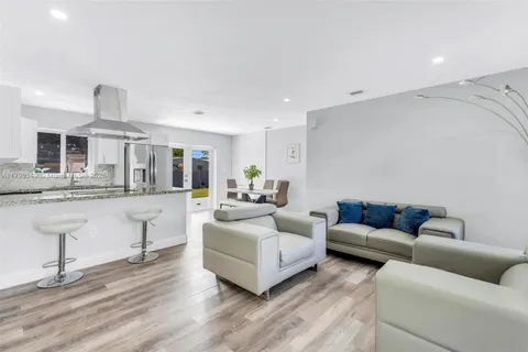 330 N 70th Ave, Hollywood FL 33024