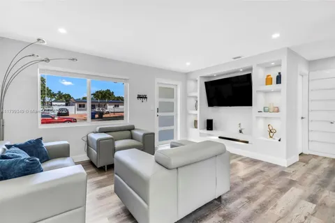 330 N 70th Ave, Hollywood FL 33024