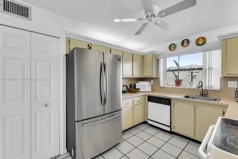 10451 Sunrise Lakes Blvd # 205, Sunrise FL 33322