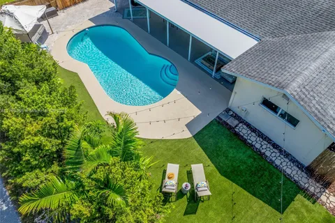 6847 NW 24th Way, Fort Lauderdale FL 33309
