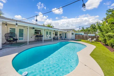 6847 NW 24th Way, Fort Lauderdale FL 33309