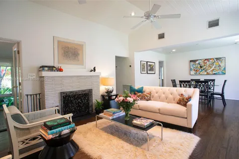 246 NE 92nd St, Miami Shores FL 33138
