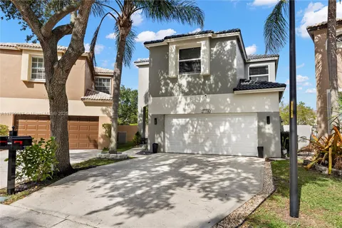 5854 Eagle Cay Cir, Coconut Creek FL 33073