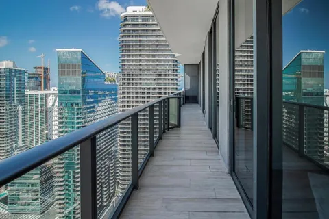 55 SW 9th St # 4409, Miami FL 33130