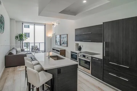 55 SW 9th St # 4409, Miami FL 33130