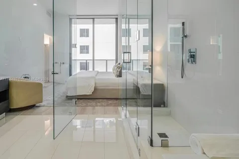 55 SW 9th St # 4409, Miami FL 33130