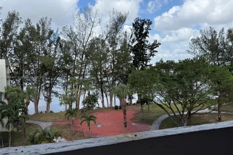10000 NW 80th Ct # 2515, Hialeah Gardens FL 33016