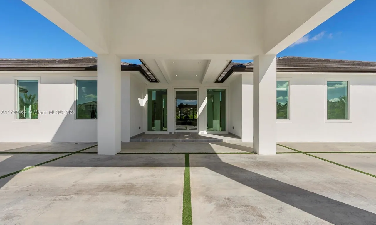 9781 NW 131st St, Hialeah Gardens FL 33018
